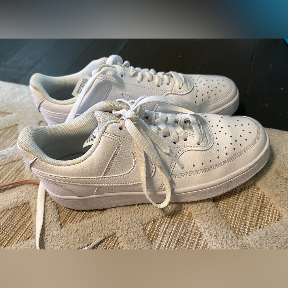 white nike shoes size 8